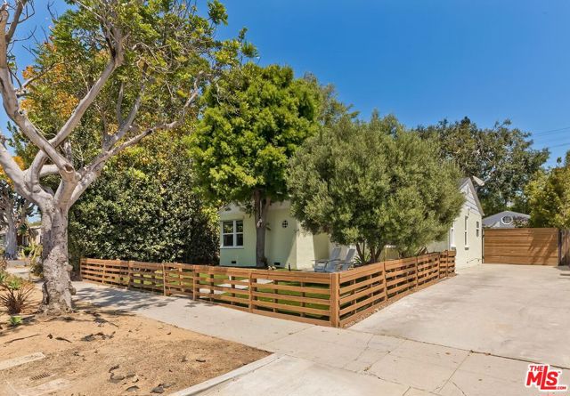 4208 Jasmine Avenue, Culver City CA: https://media.crmls.org/mediaz/2bfa6c86-a081-4313-9884-1da6611ddcac.jpg