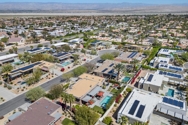 1069 Azure Court, Palm Springs CA: https://media.crmls.org/mediaz/2bfaf38d-9a9d-4a79-a3ab-dc064944f3d2.jpg