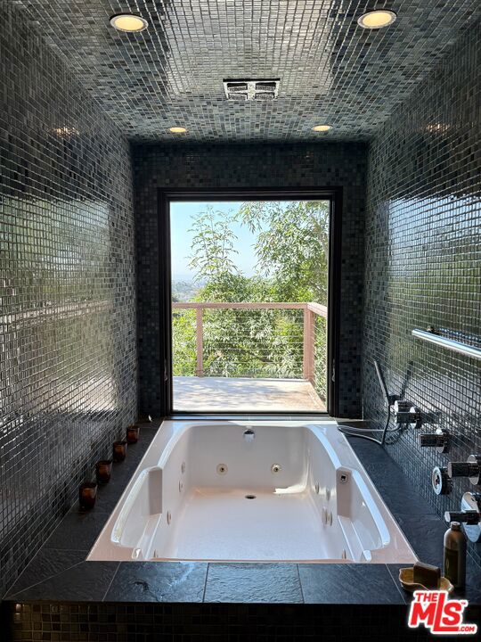 1966 Vestal Avenue, Los Angeles CA: https://media.crmls.org/mediaz/2bfc7c2e-72ce-4017-830b-cefb337ee55f.jpg