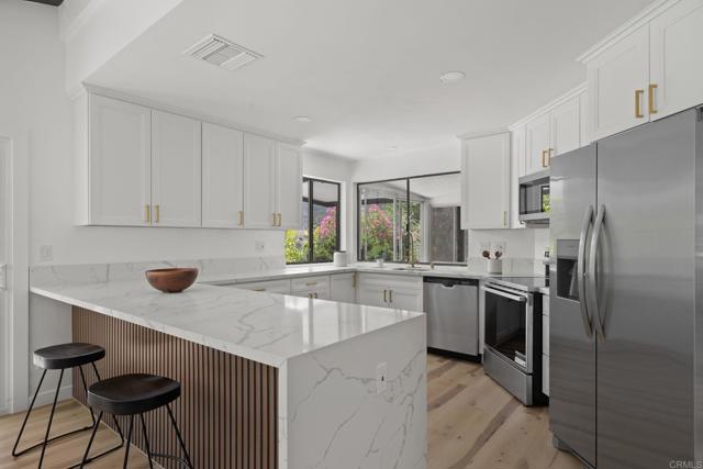 Detail Gallery Image 5 of 37 For 8975 Lawrence Welk Dr, Escondido,  CA 92026 - 2 Beds | 2 Baths