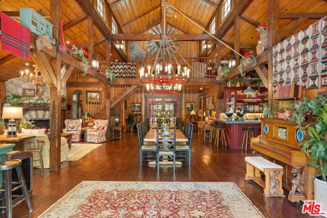 4535 Vanalden Avenue, Tarzana CA: https://media.crmls.org/mediaz/2bfce741-5029-4364-ba55-47b6db9c7290.jpg