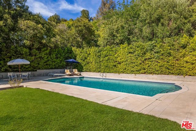 3734 Longridge Avenue, Sherman Oaks CA: https://media.crmls.org/mediaz/2bfce7fc-56e6-4807-ae4c-04d696830c44.jpg