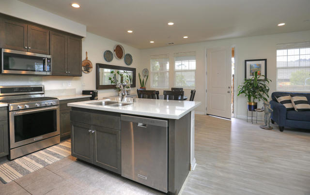 6607 Fathom Way, Goleta CA: https://media.crmls.org/mediaz/2bfcfa24-9261-4376-85a3-24e3bd70b1ab.jpg