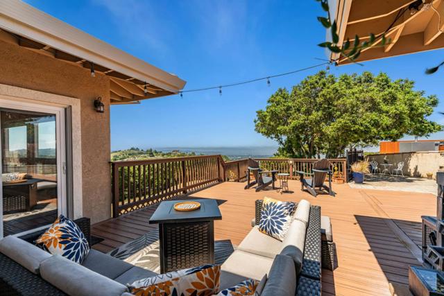 25061 Hidden Mesa Court, Monterey CA: https://media.crmls.org/mediaz/2bfd3f70-b9ba-4495-b472-6e3a6b91d2f8.jpg