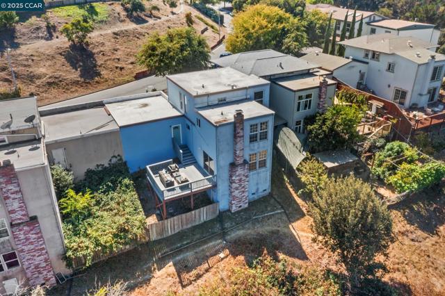 989 Parkside Dr, Richmond CA: https://media.crmls.org/mediaz/2bfd43a7-2b87-43ed-9cce-1e6276a3e799.jpg