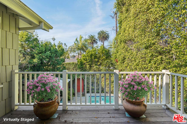 813 Crestmoore Place, Venice CA: https://media.crmls.org/mediaz/2bfd58a0-afca-4f71-a0d1-9e741dcbae8c.jpg