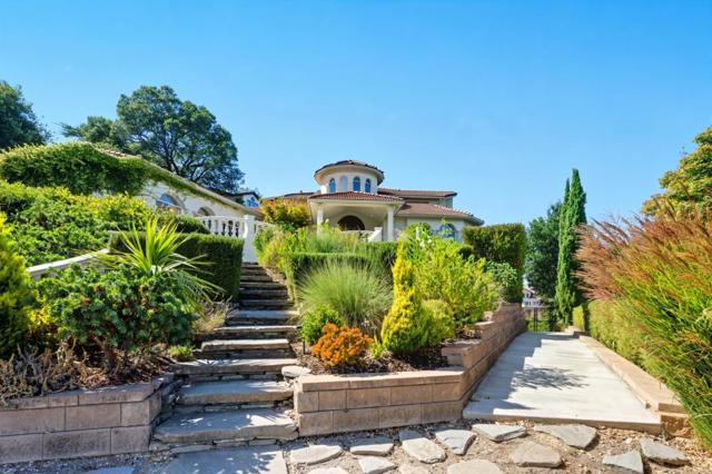 1 Lewis Ranch Road, San Carlos CA: https://media.crmls.org/mediaz/2bfda998-ddcc-464b-b018-801d417336b3.jpg