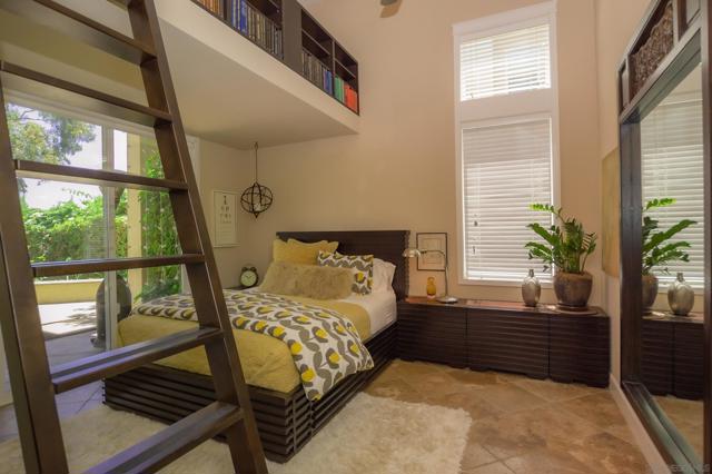 2537 Carriagedale Row, La Jolla CA: https://media.crmls.org/mediaz/2bfdb544-d9f1-444c-aecd-3b12e71ef6fe.jpg