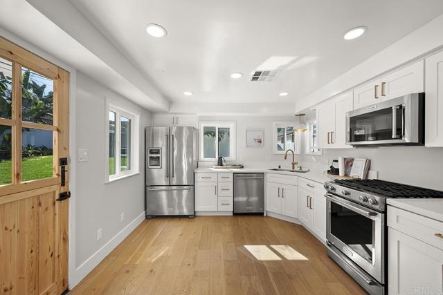 Detail Gallery Image 17 of 55 For 4443 Del Monte Ave, San Diego,  CA 92107 - 3 Beds | 2 Baths