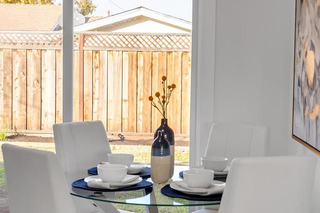 527 Maple Avenue, Milpitas CA: https://media.crmls.org/mediaz/2bfe10f1-e944-4ea2-ba52-fdac1a6977b0.jpg