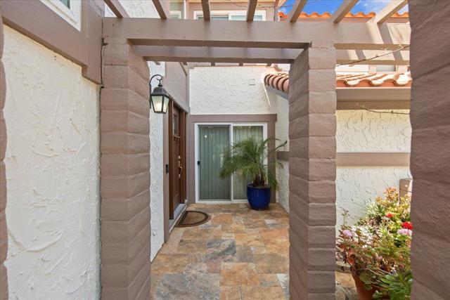 105 Calle Nivel, Los Gatos CA: https://media.crmls.org/mediaz/2bfe6c12-4b4c-4c72-b651-4f48f533da8c.jpg