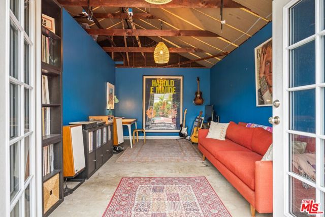 11121 Franklin Avenue, Culver City CA: https://media.crmls.org/mediaz/2bfe7166-3981-4b49-ba7c-c3ba46395a82.jpg
