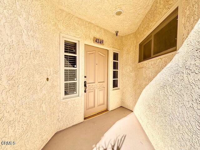 4249 Harbour Island Lane, Oxnard CA: https://media.crmls.org/mediaz/2bfe7fef-34a0-4605-a191-2e57e2c0d58a.jpg
