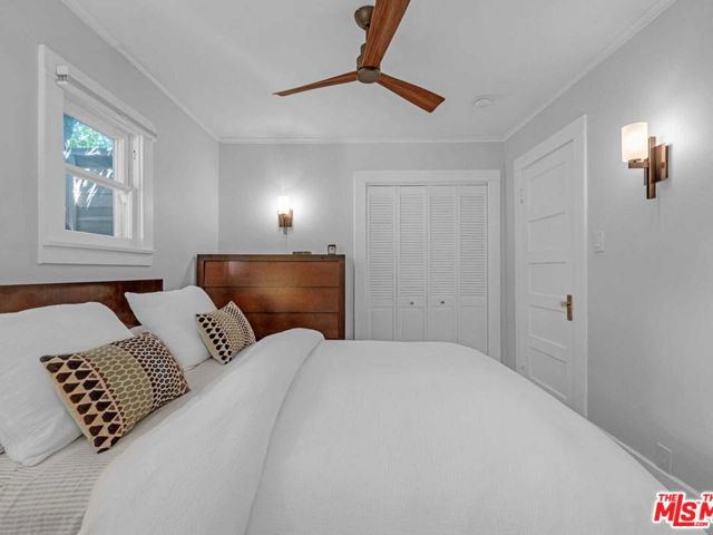 7024 De Longpre Avenue, Los Angeles CA: https://media.crmls.org/mediaz/2bff5505-25ef-4a3f-ac26-1f6d215e00b2.jpg