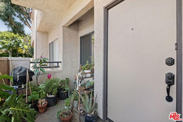 221 McAfee Court, Thousand Oaks CA: https://media.crmls.org/mediaz/2bffbefa-0037-460c-a157-62631c5dd131.jpg