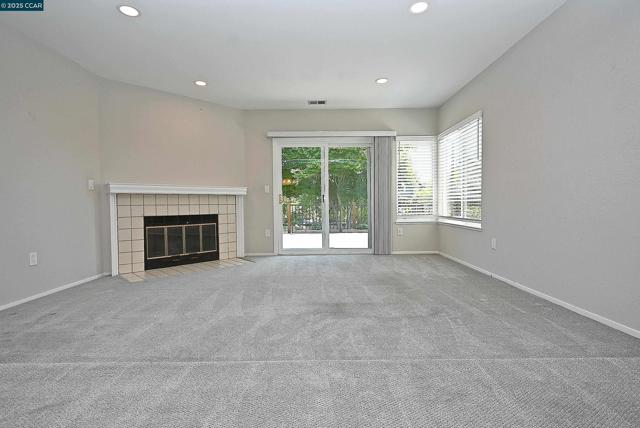 27 Shepardson, Alameda CA: https://media.crmls.org/mediaz/2bffc367-9361-4e06-8b94-89ac8f9d10fe.jpg