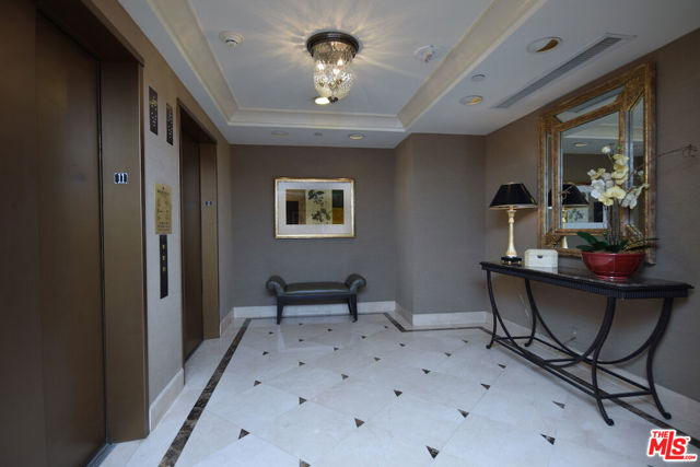10520 Wilshire Boulevard, Los Angeles CA: https://media.crmls.org/mediaz/2c006555-2fd1-4468-bfeb-24662529692e.jpg