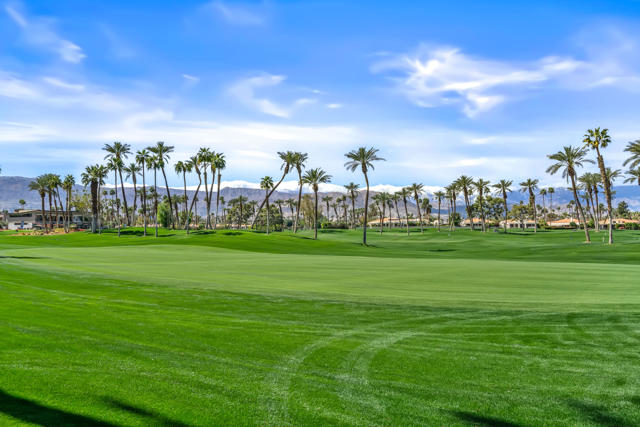 44841 Desert Horizons Drive, Indian Wells CA: https://media.crmls.org/mediaz/2c006914-8d36-41a3-89a4-f6a500d3a58d.jpg