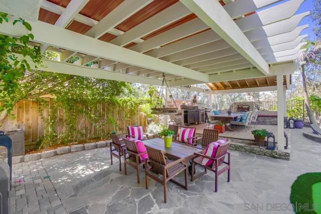 10616 Falcon Rim Pt, San Diego CA: https://media.crmls.org/mediaz/2c007b54-b999-4997-974f-305b01ee540d.jpg
