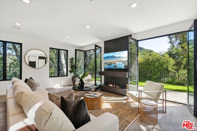 8171 Tianna Road, Los Angeles CA: https://media.crmls.org/mediaz/2c007f46-1169-4191-a294-d1486c6d0e59.jpg