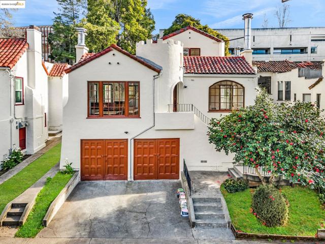 2340 Virginia St, Berkeley CA: https://media.crmls.org/mediaz/2c00e26a-d378-45fa-ba39-42501fb8bf1b.jpg