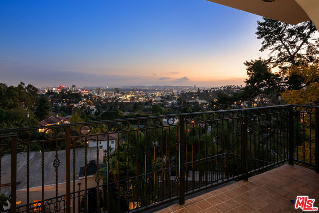 6420 Quebec Drive, Los Angeles CA: https://media.crmls.org/mediaz/2c012583-5ca4-4e50-b607-1fa772662f31.jpg