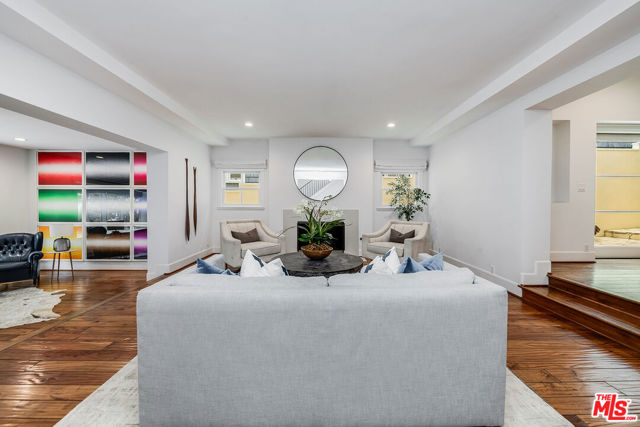 755 31st Street, Manhattan Beach CA: https://media.crmls.org/mediaz/2c026453-bb88-48dd-be66-9e7735707fa0.jpg