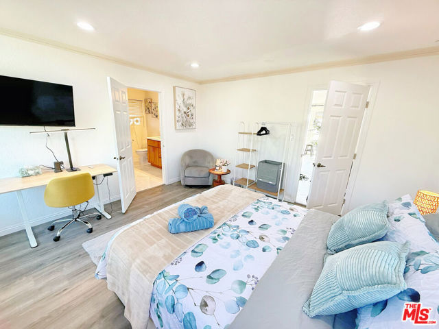 Image 34 of 45 For 15213 Daphne Avenue