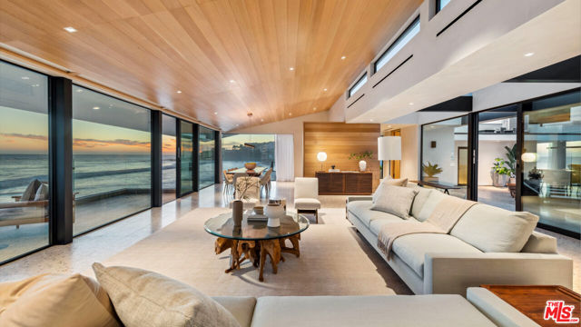 31388 Broad Beach Road, Malibu CA: https://media.crmls.org/mediaz/2c028daa-7893-422f-b764-271dbcad874f.jpg