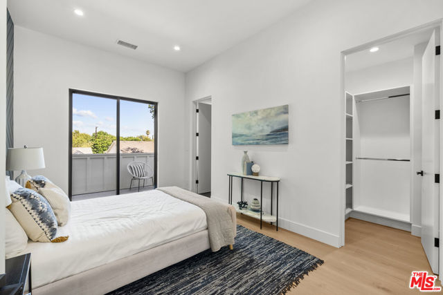 5741 Newcastle Avenue, Encino CA: https://media.crmls.org/mediaz/2c02dfbd-6b5c-4ada-9386-7d1f2ebe8579.jpg