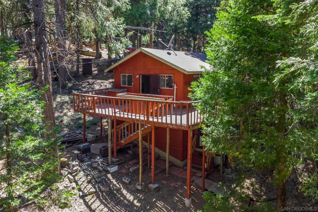 21824 Crestline Rd