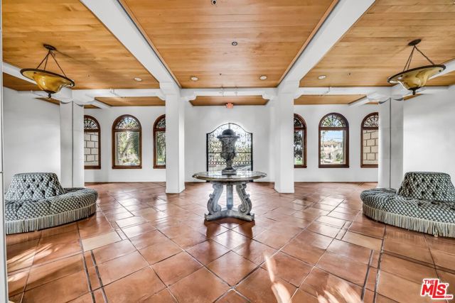 109 N Sycamore Avenue, Los Angeles CA: https://media.crmls.org/mediaz/2c03adb1-35d3-4bee-b28b-450e8f395b68.jpg