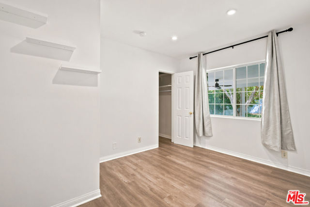 7048 Zelzah Avenue photo 20