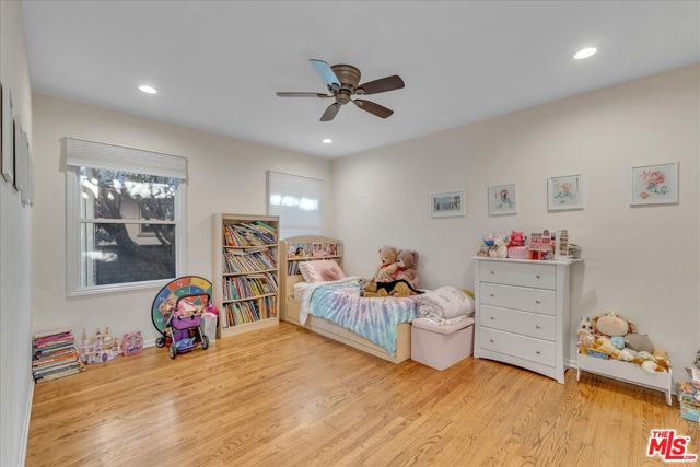 12430 Cumpston Street photo 26
