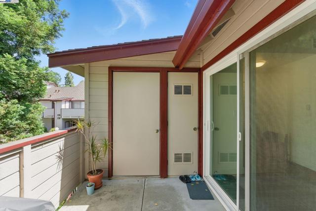 6198 Civic Terrace Ave, Newark CA: https://media.crmls.org/mediaz/2c0440c4-9c18-4cdf-a060-9a32fcb7ae09.jpg