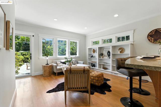 1020 Channing Ave, Palo Alto CA: https://media.crmls.org/mediaz/2c050fce-a77f-4023-b862-10578ec726d9.jpg