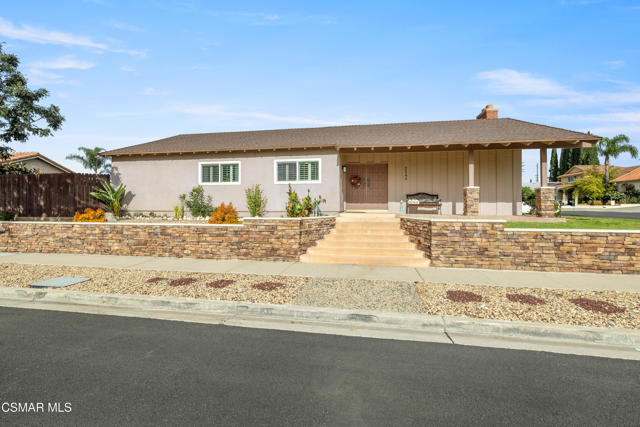 2345 Cragmont Court, Simi Valley CA: https://media.crmls.org/mediaz/2c0549a1-9188-4e86-826e-8c98aae43051.jpg