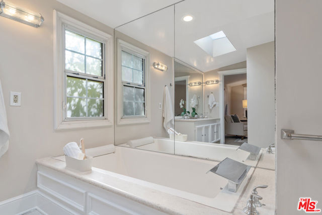 3564 Summerfield Drive, Sherman Oaks CA: https://media.crmls.org/mediaz/2c05583c-fd7c-4873-9a17-bcc217a55008.jpg