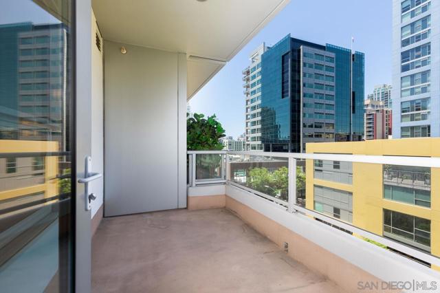 253 10Th Ave, San Diego CA: https://media.crmls.org/mediaz/2c056872-bd0b-4015-880a-63c1a638b7f7.jpg