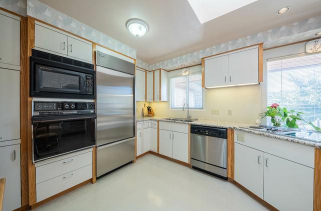 800 Adair Place, Del Rey Oaks CA: https://media.crmls.org/mediaz/2c056ed3-cdea-4770-8dd8-dccd7c4af7b2.jpg