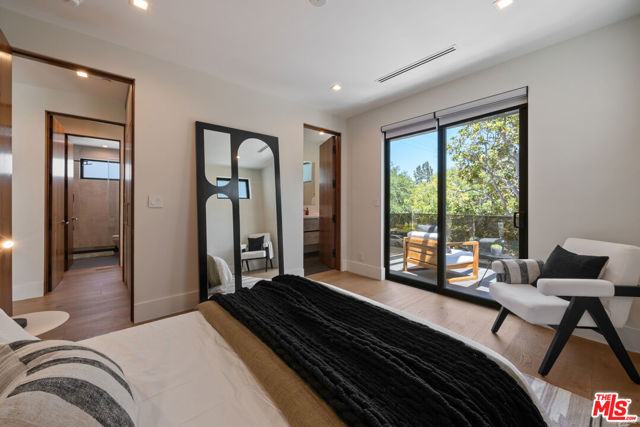 4299 Elmer Avenue, Studio City CA: https://media.crmls.org/mediaz/2c0595f6-bfeb-474a-a600-6a0faca61aa6.jpg