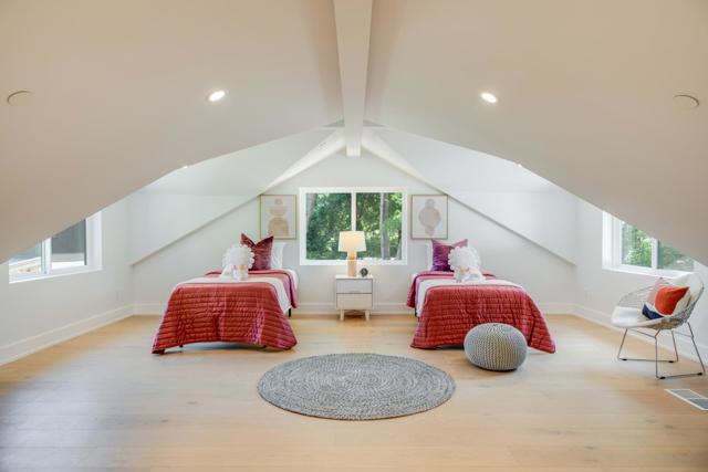 846 Portola Road, Portola Valley CA: https://media.crmls.org/mediaz/2c05b4a3-b8bc-4538-8831-98dd8574116d.jpg