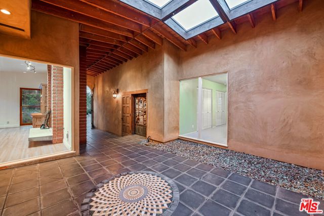 16141 Bayberry Place, Sherman Oaks CA: https://media.crmls.org/mediaz/2c062562-8415-4e43-97d0-e92ef305f98d.jpg