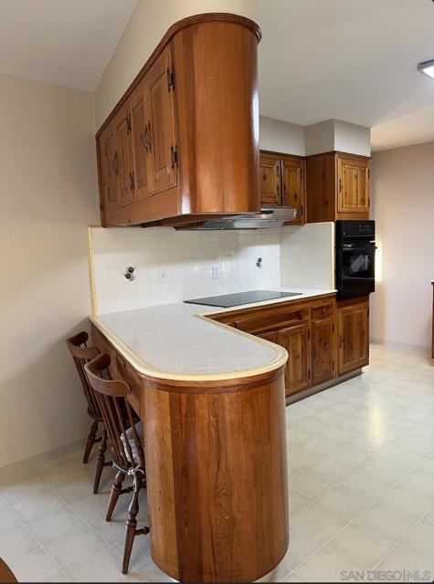 3958 Kenwood Dr, Spring Valley CA: https://media.crmls.org/mediaz/2c069190-e783-4a1b-bbfb-e946fd446dcd.jpg