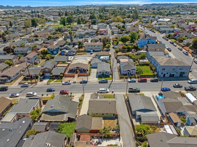 928 Lincoln Street, Watsonville CA: https://media.crmls.org/mediaz/2c06ebfc-b53a-4b2f-922d-b04eded99fa5.jpg