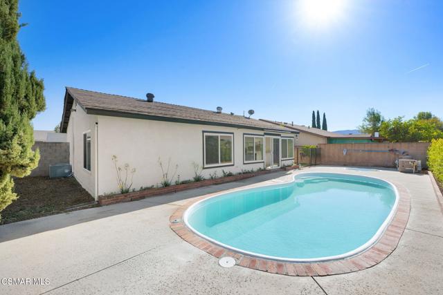 2091 Marter Avenue, Simi Valley CA: https://media.crmls.org/mediaz/2c06f228-32a2-4983-a108-cab0ccd2f197.jpg