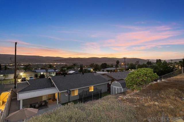 10231 Settle Rd, Santee CA: https://media.crmls.org/mediaz/2c06fff7-e855-4e96-ae2d-42284887e35d.jpg