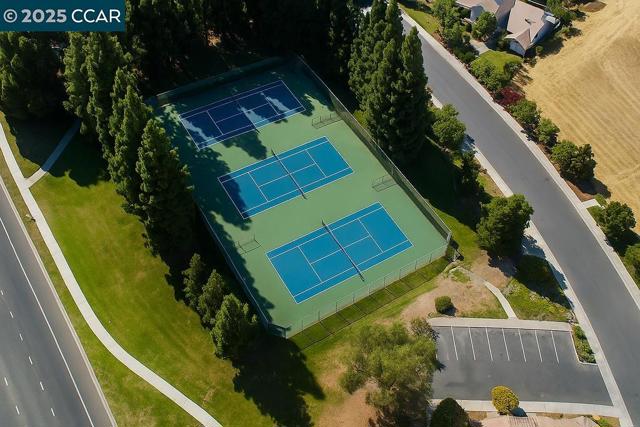 260 Edinburgh Cir, Danville CA: https://media.crmls.org/mediaz/2c07836e-4233-458e-b2ad-401a1906c971.jpg
