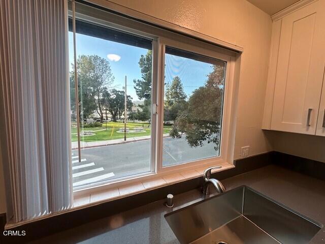 Detail Gallery Image 10 of 28 For 10560 Sherman Grove Ave #10,  Sunland,  CA 91040 - 1 Beds | 1 Baths
