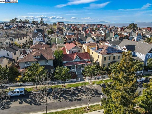 1166 Taraya Terrace, Hercules CA: https://media.crmls.org/mediaz/2c0818a3-2891-4ff2-9bca-5d30dbd732f5.jpg